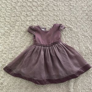 Gucci baby formal wear. 50%silk and 60% cotton. Dry clean only. 6-9 months